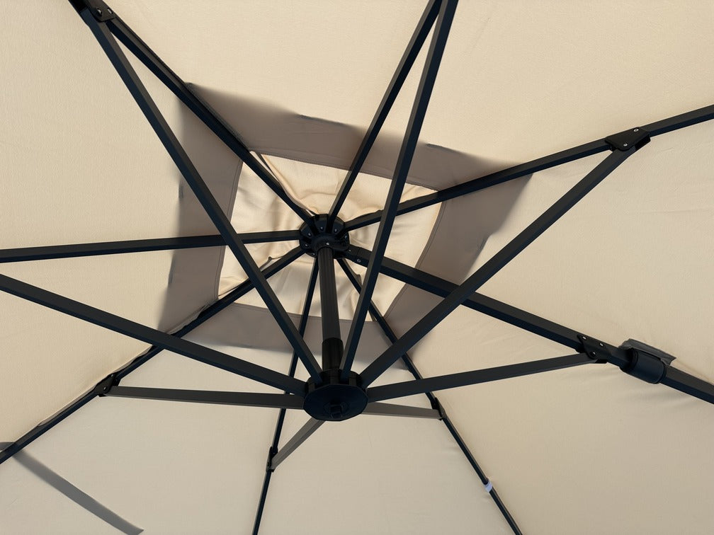 Detalle de estructura interna sombrilla Florencia beige 3m de aluminio y tela poliéster – Sombrillas México